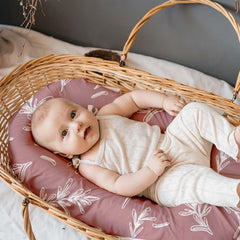Civarua Kids 3-pack universal-fit bassinet sheets, close-up elastic band for secure sleep.