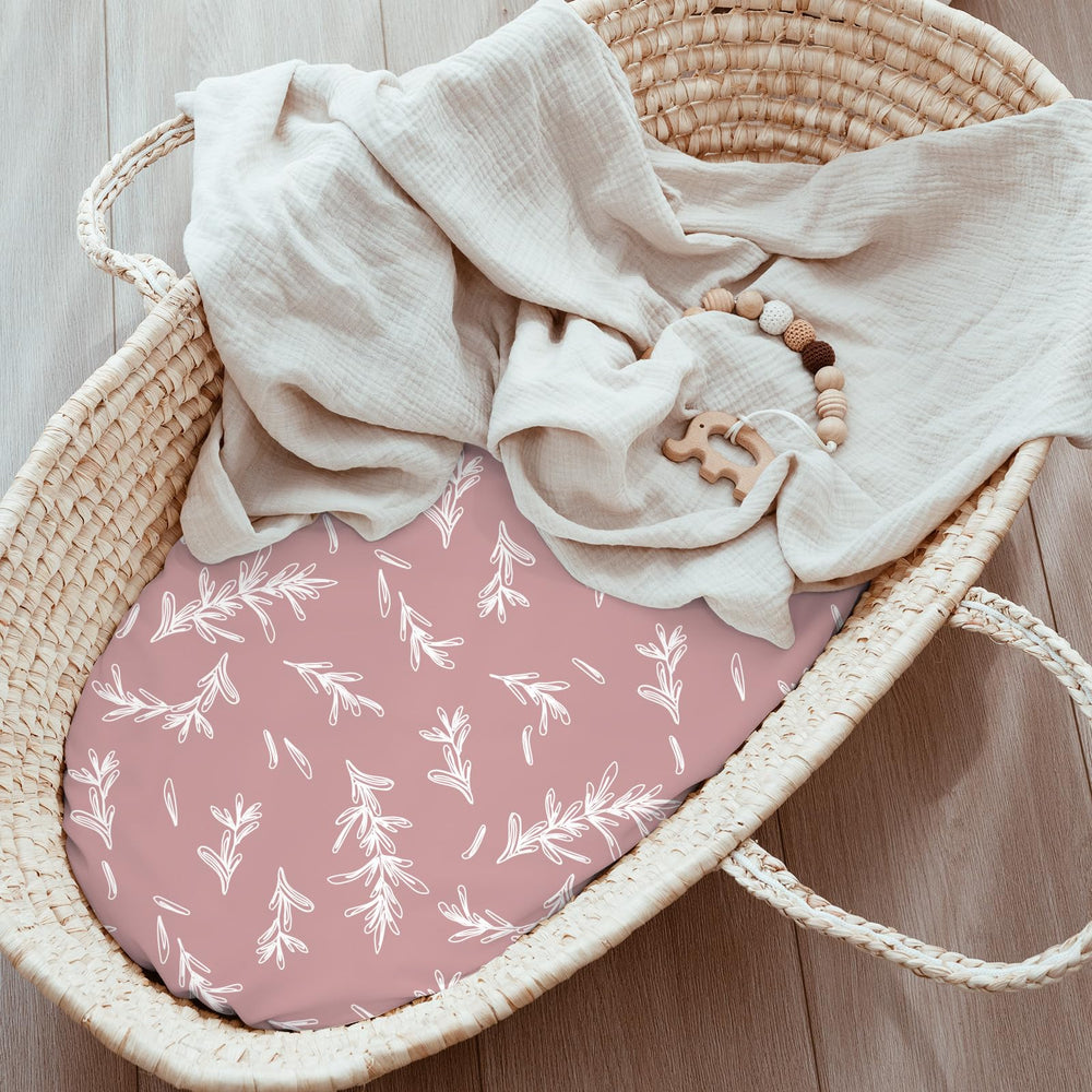 Civarua Kids travel-ready bassinet sheets, compact setup for on-the-go sleep.