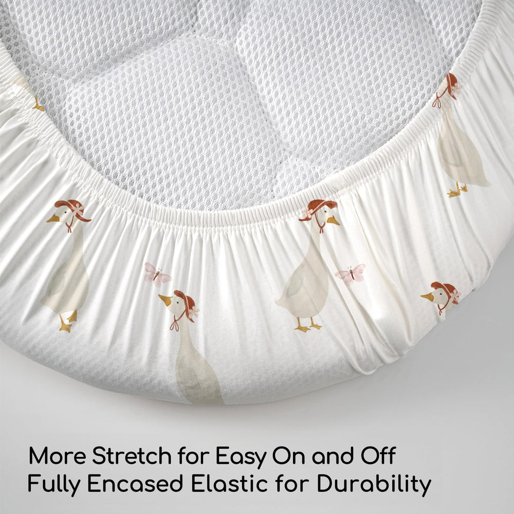 Civarua Kids universal-fit diagram illustrates mattress shapes compatibility