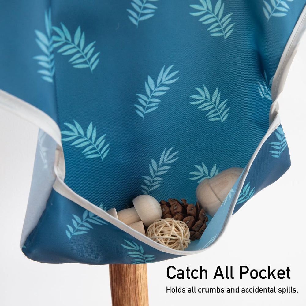 Civarua Kids front-pocket design helps prevent food spills on the table