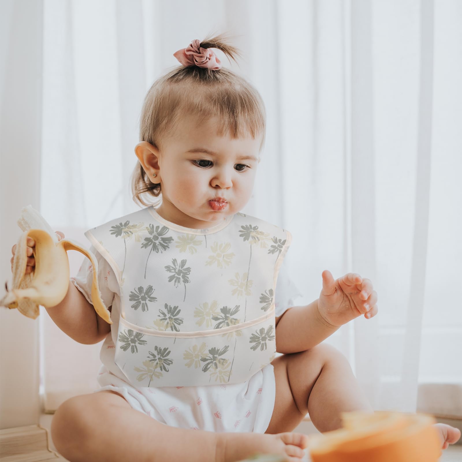 Civarua Kids mess-proof bib pocket opens wide to catch spills during meals.