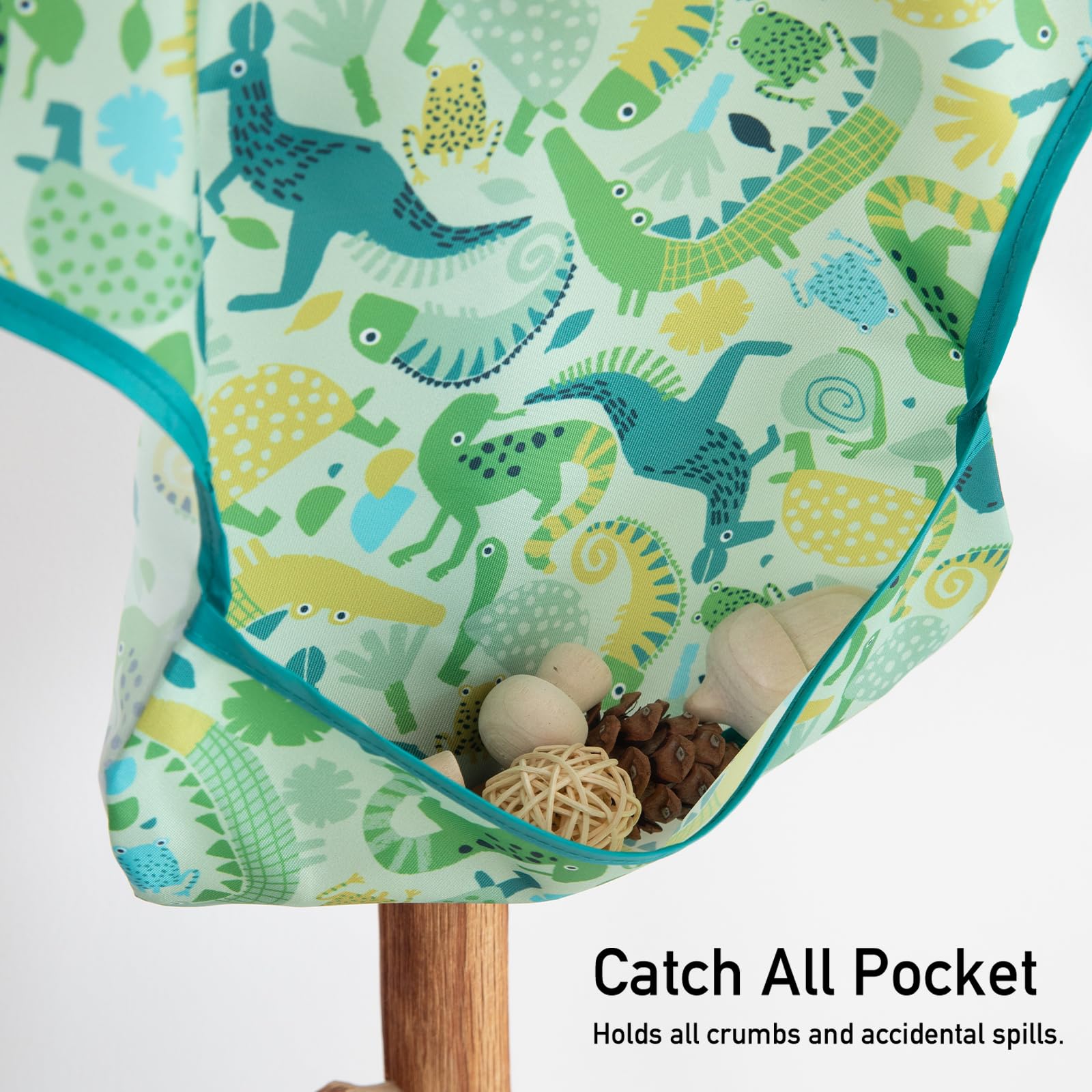 Civarua Kids bib waterproof material keeps clothes dry during self-feeding.
