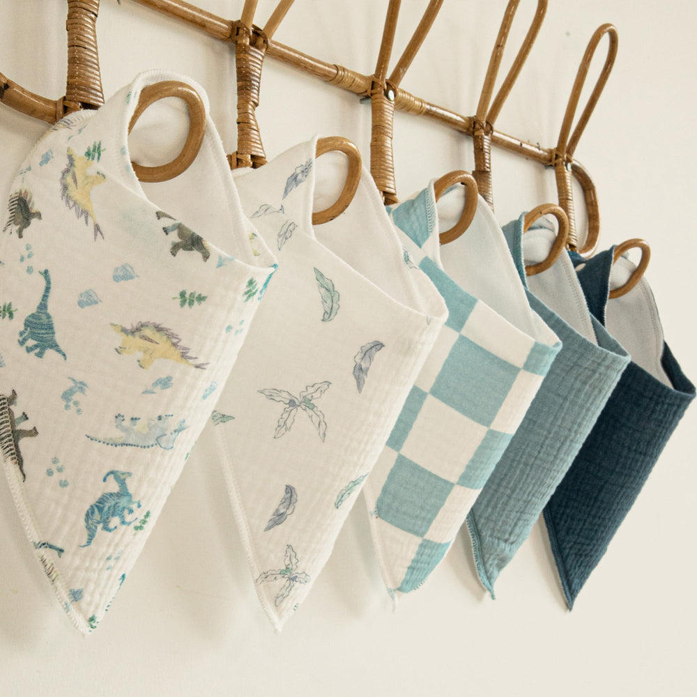Civarua Kids on-the-go setup shows compact, travel-friendly bibs.