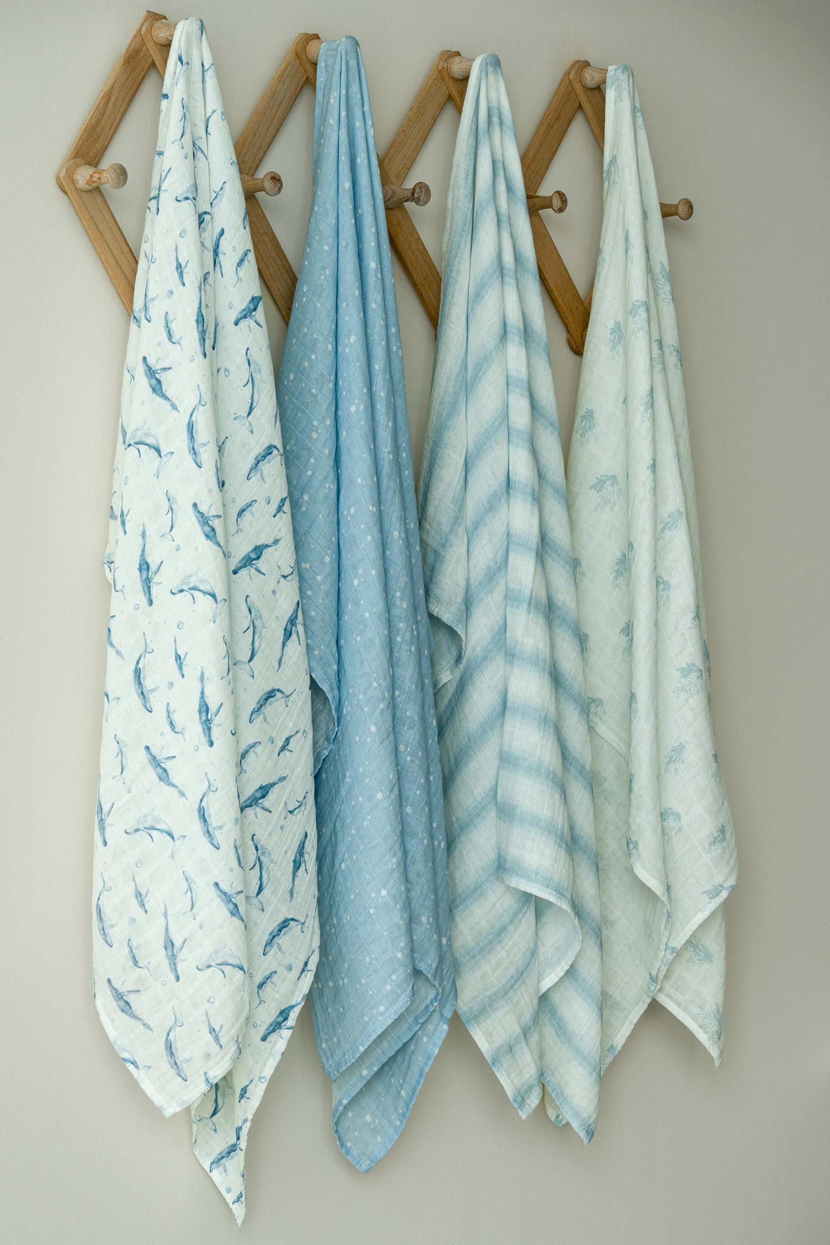 Civarua Kids muslin swaddle blue whale easy-care image highlights machine-wash durability
