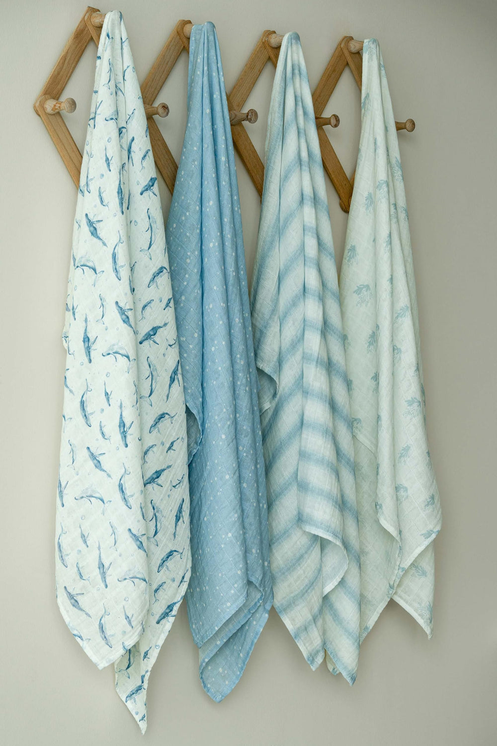 Civarua Kids muslin swaddle blue whale easy-care image highlights machine-wash durability