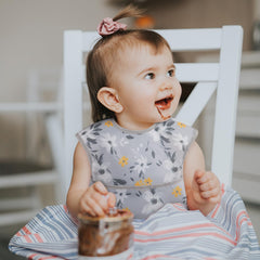 Civarua Kids bib with reverse pocket design for catching stray crumbs.