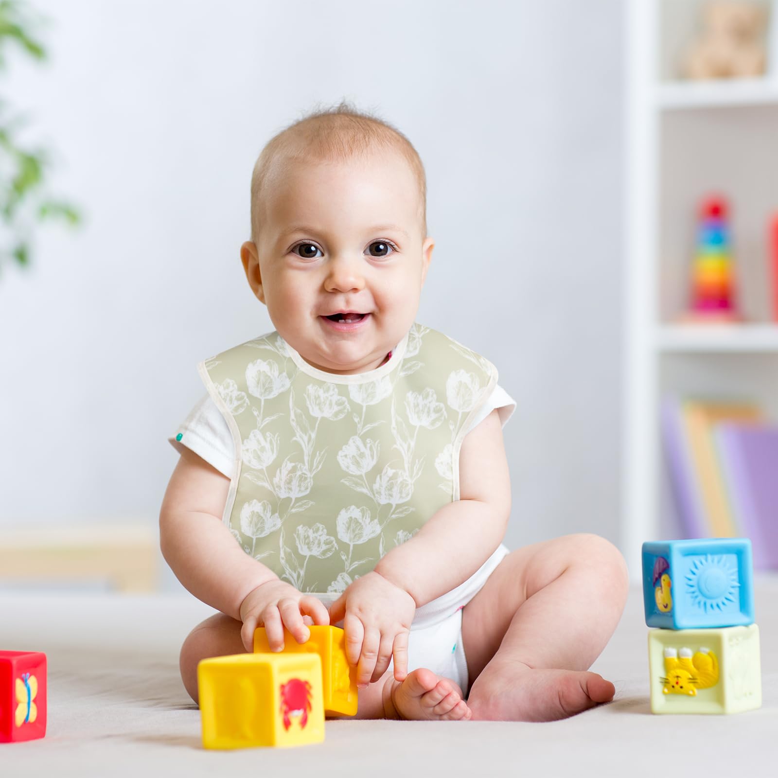 Civarua Kids travel-friendly bib folds flat for on-the-go meals.
