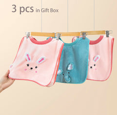 clberni waterproof-absorbent material bib keeps clothes dry while feeding.