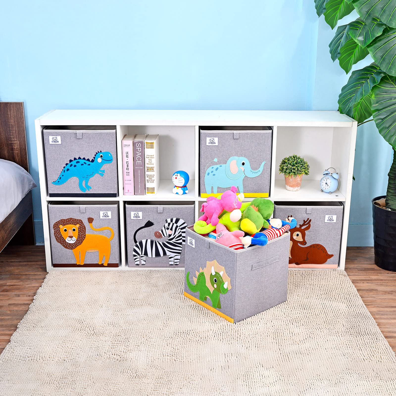 CLCROBD dog cube bin travel-ready image highlights portable storage for car trips.