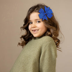 Clipband alligator clip teeth durability in action for secure daily styling.