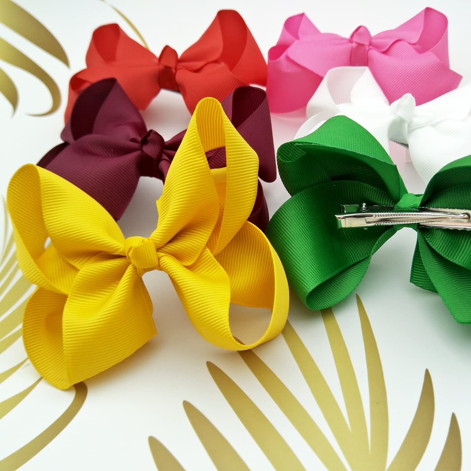 Clipband hair bow alligator clip closeup shows sturdy ends for secure wear.