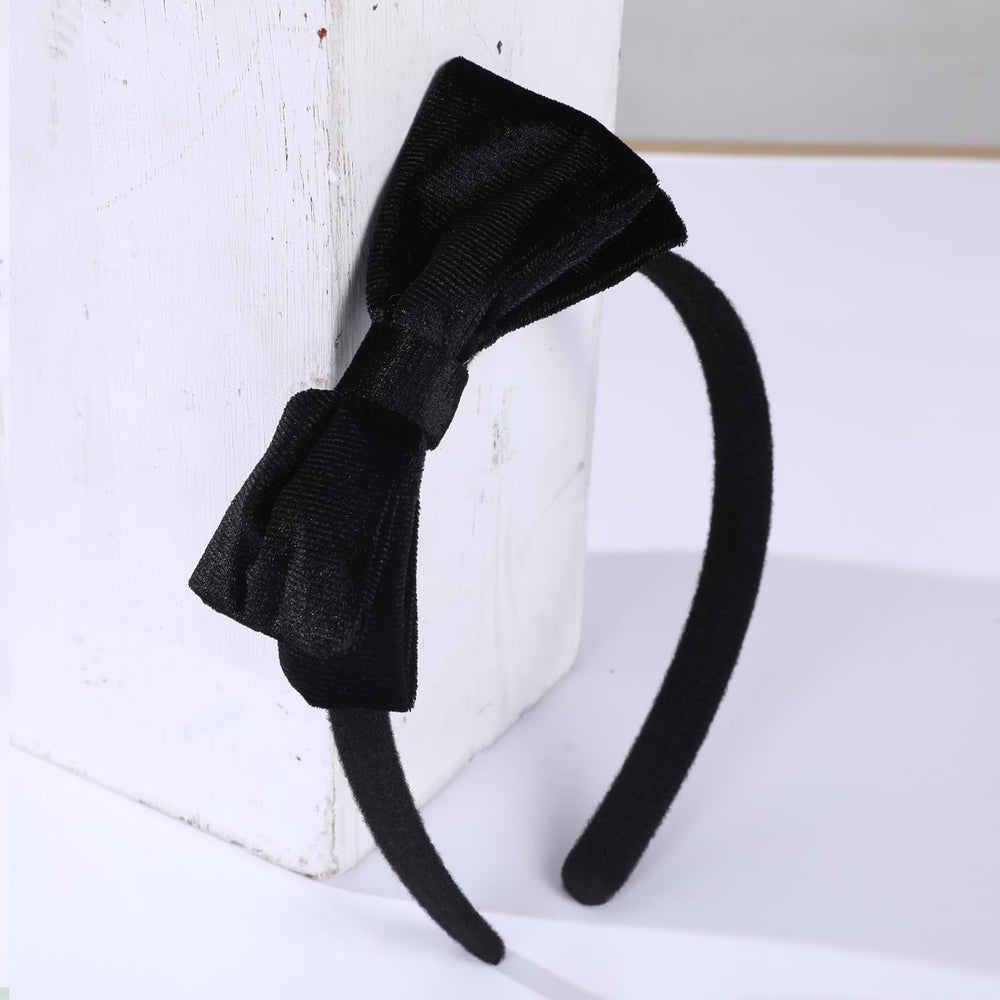 Clipband 4-inch velvet hair bows in black for secure toddler styling.