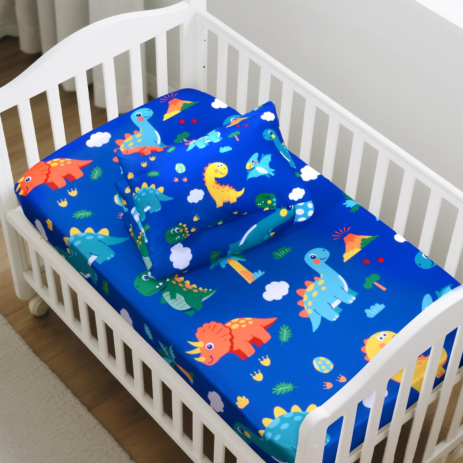 Cloele dinosaur dream-pattern decor brightens the nursery vibe