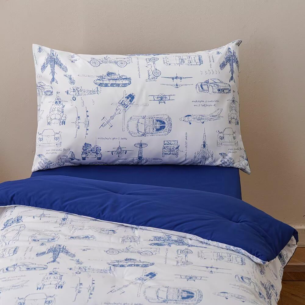 CLOTHKNOW comforter close-up fabric detail reveals soft, durable polyester feel.