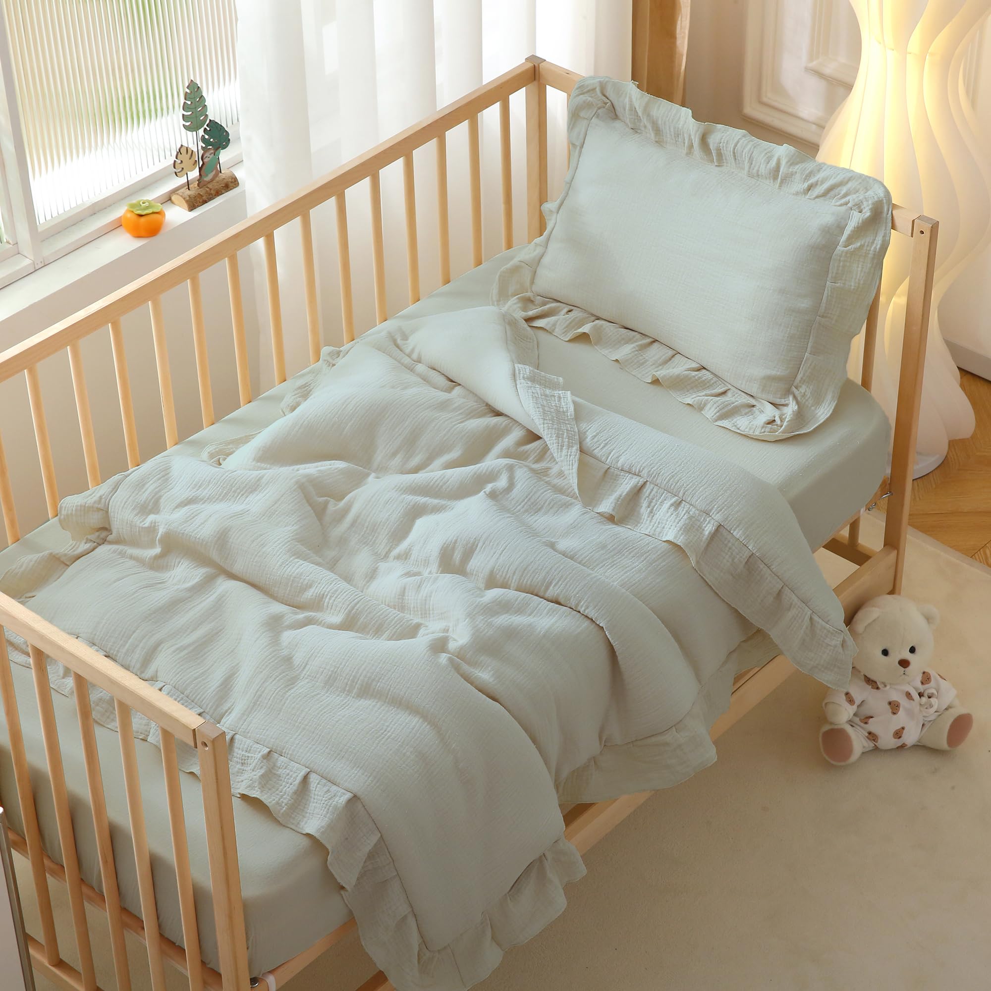 CLoucl crib bedding showcases premium materials for long-lasting use