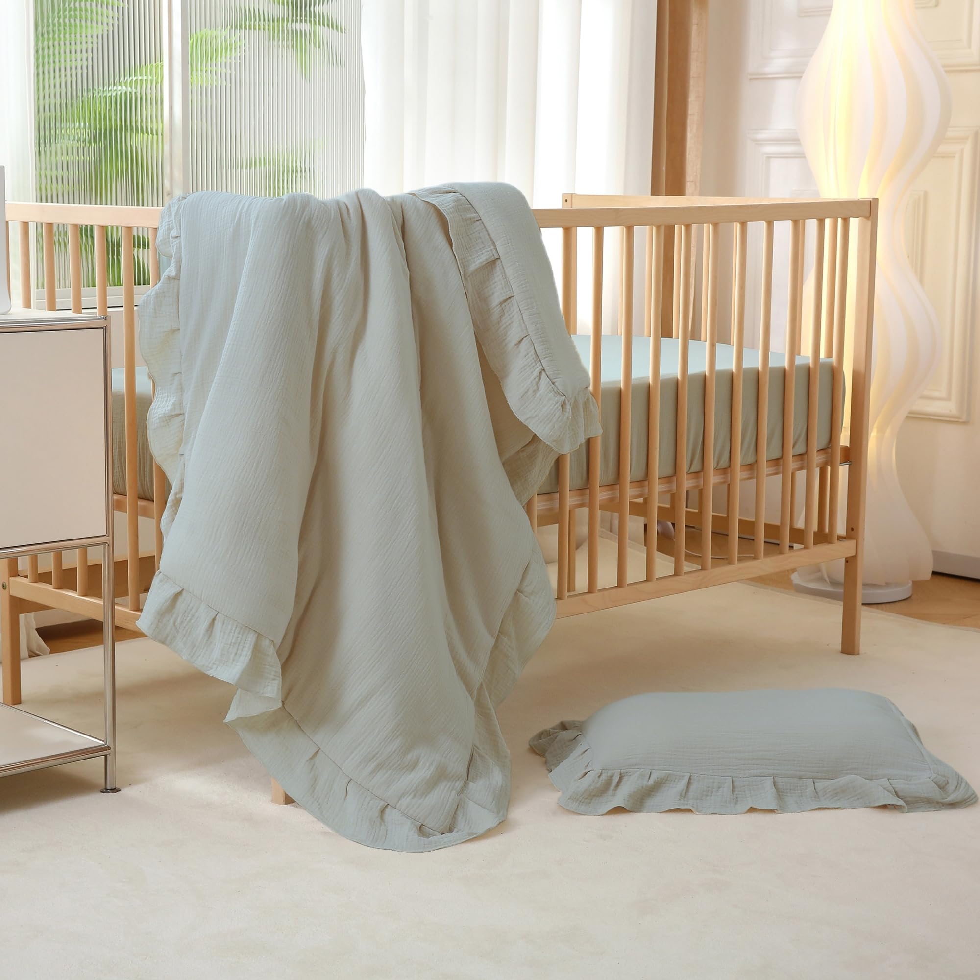 CLoucl fitted sheet in soft muslin for snug mattress fit