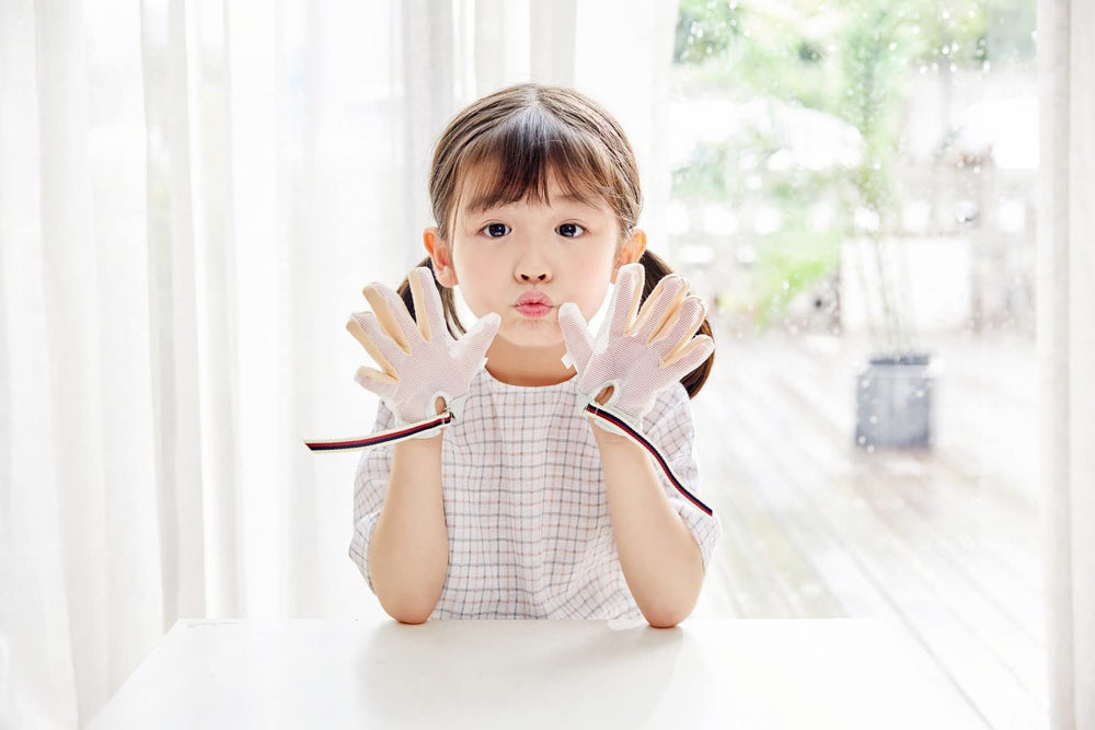 Cloverhome Baby Stop Thumb Sucking Kit easy-clean design supports quick maintenance.