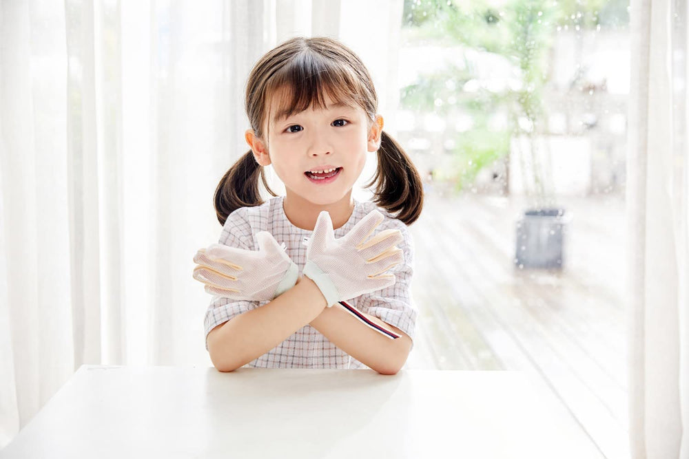 Cloverhome Baby Stop Thumb Sucking Kit used during bedtime to support habit awareness.