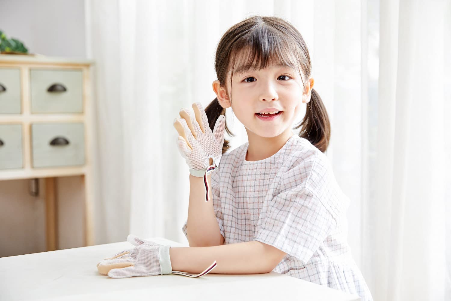 Cloverhome Baby Stop Thumb Sucking Kit worn on the hand to remind kids to stop finger sucking.