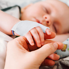 Cloverhome Thumb Sucking Guard features anti-removal design to stay on during sleep and play
