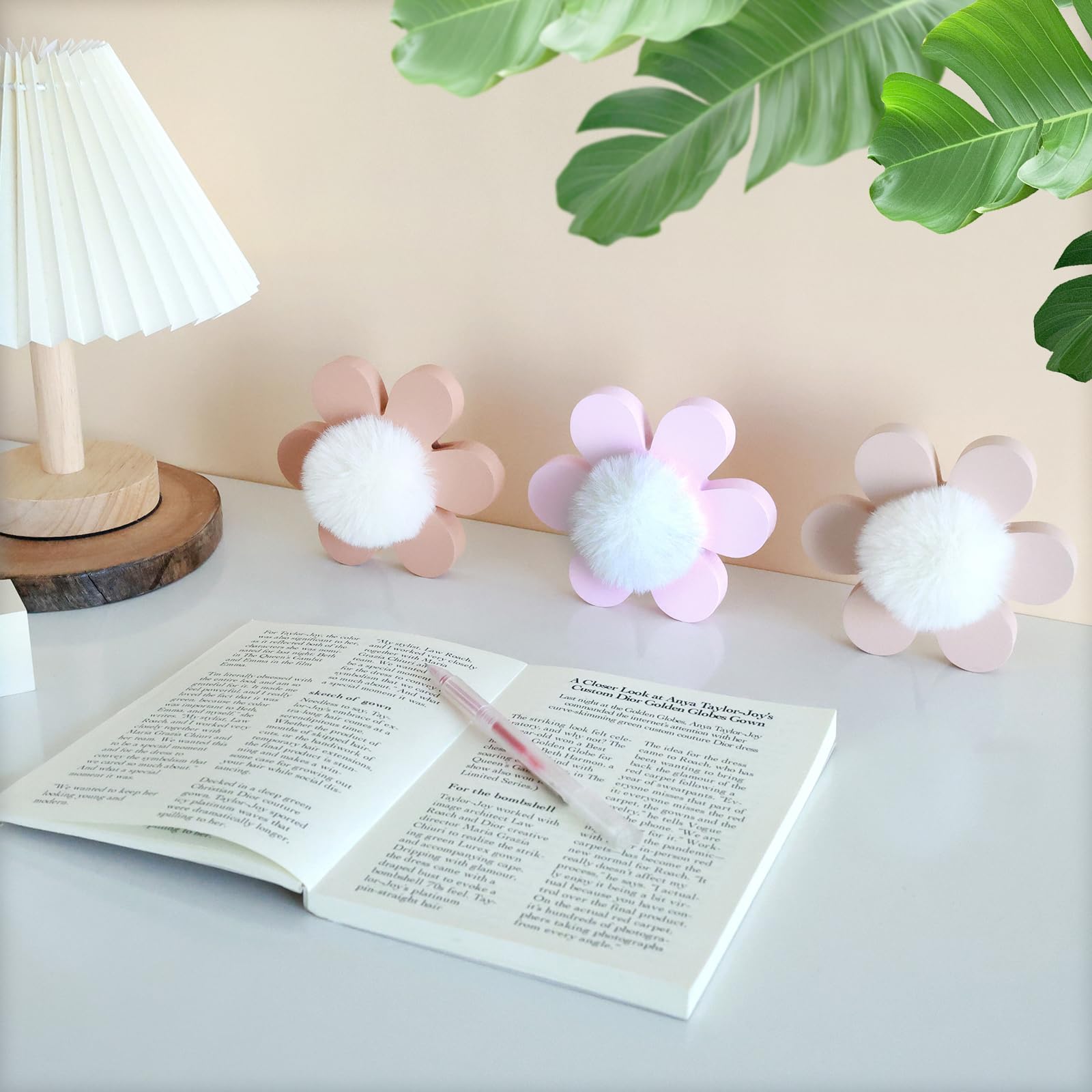 Cobzier gift-ready daisy decor makes a charming baby shower gift.