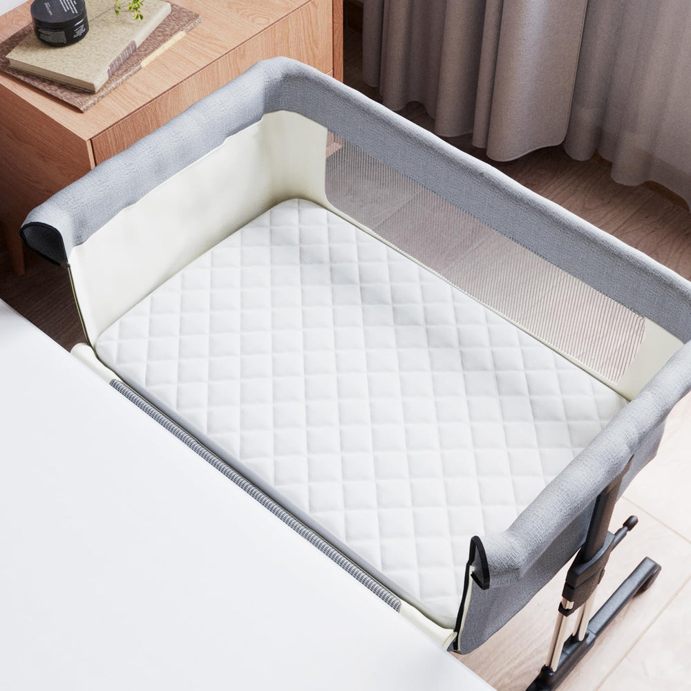 Coldwind bassinet pad is machine washable for simple cleanup.