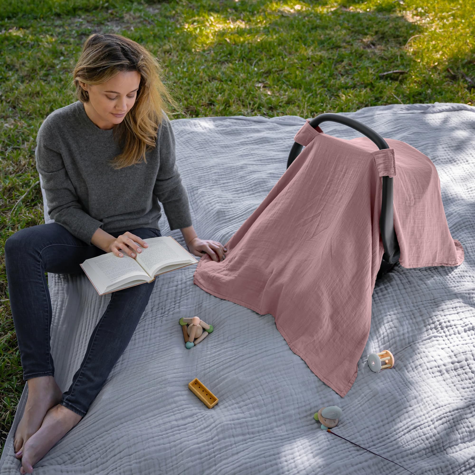 Comfy Cubs universal-fit cover fits most car seats for on-the-go parents.