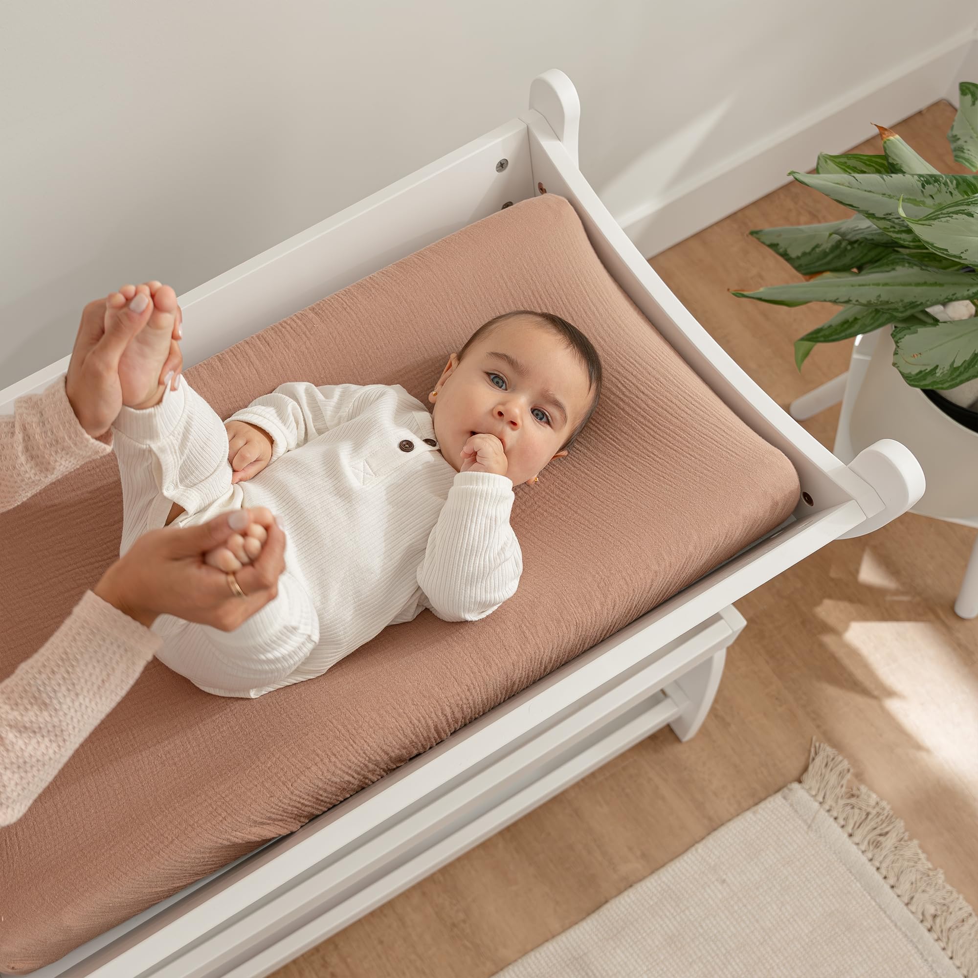 Comfy Cubs easy-assemble design helps busy parents set up quickly.