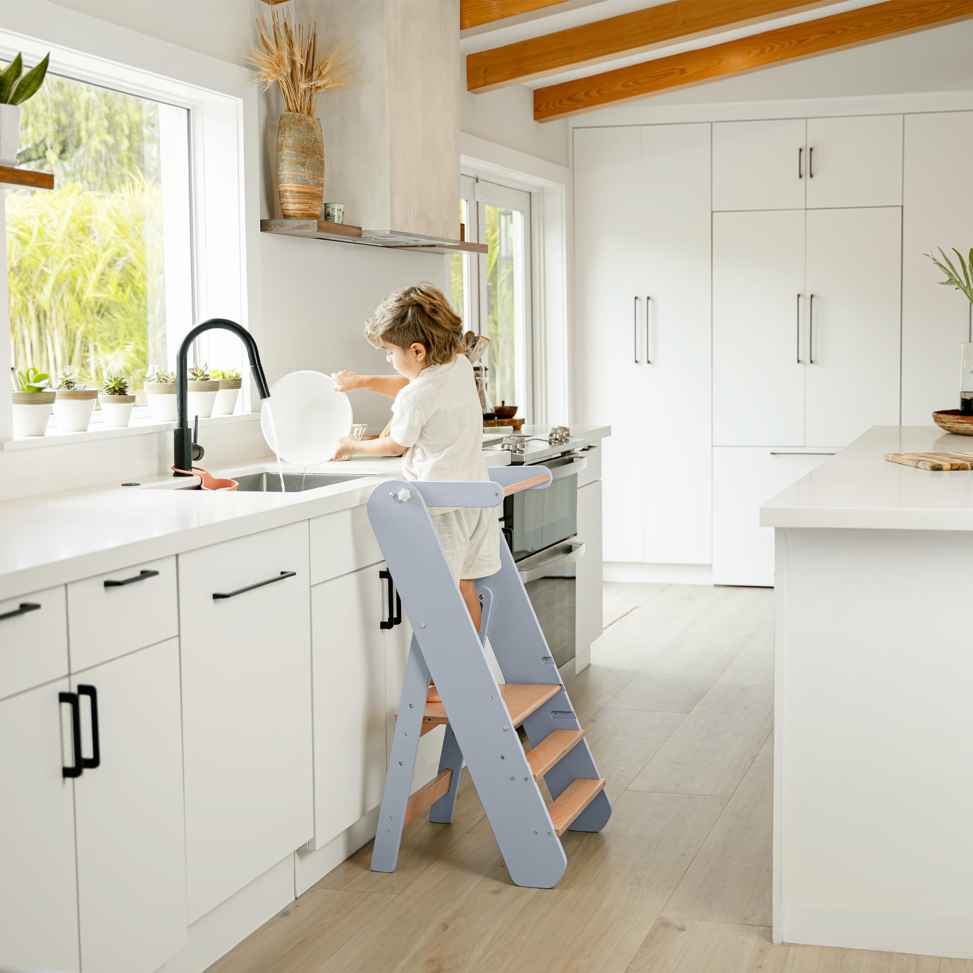 Comfy Cubs fold-flat design saves space in small kitchens or bathrooms.