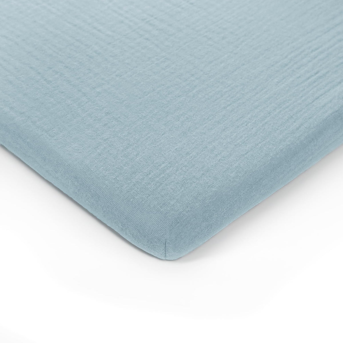 Comfy Cubs muslin bassinet sheet fold — portable softness for on-the-go naps.