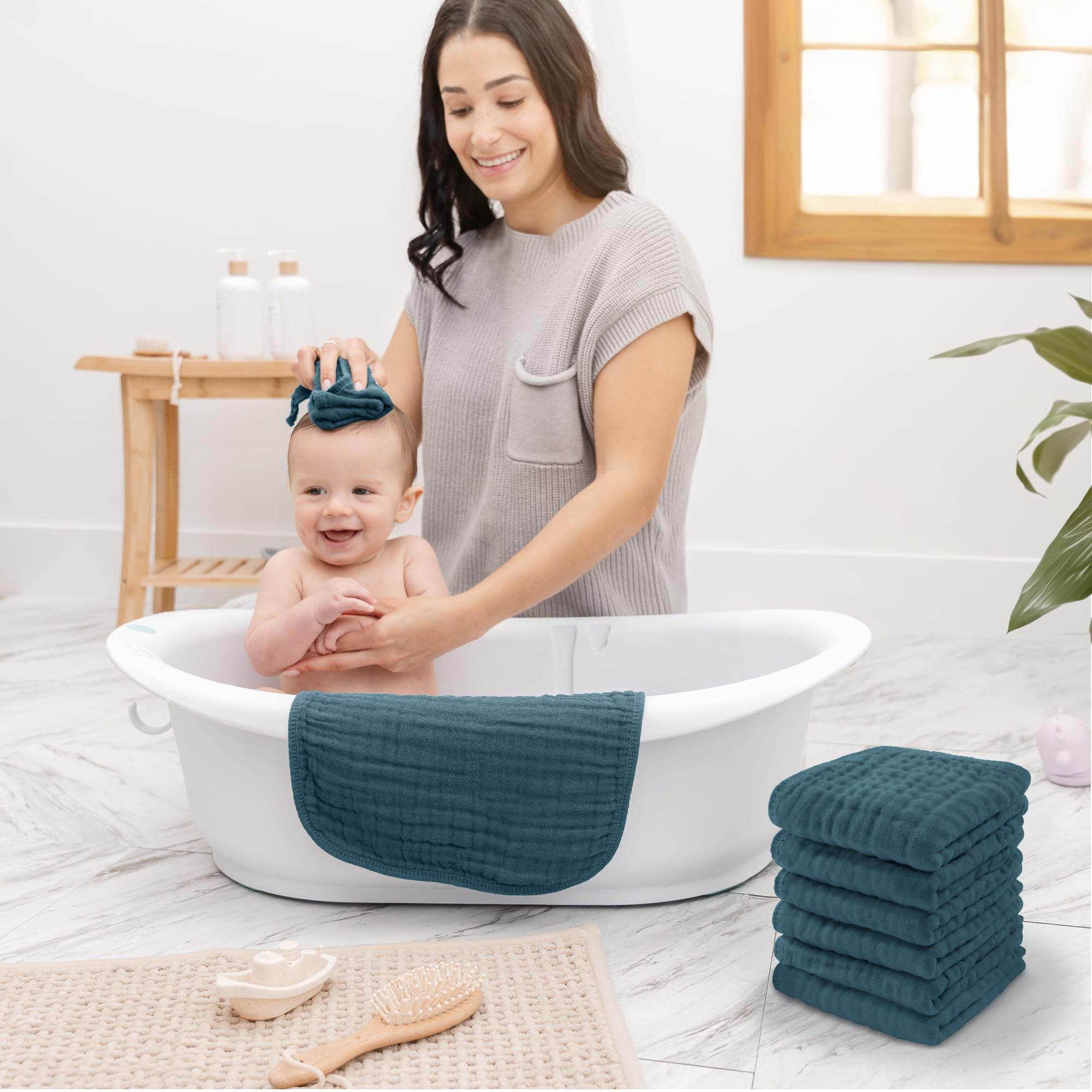 Comfy Cubs Muslin Washcloths 6-layer absorbent—quick, gentle cleanup.