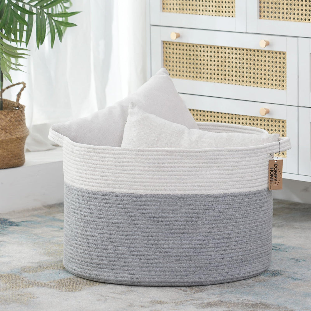 COMFY-HOMI XXXL basket storing blankets and towels neatly.