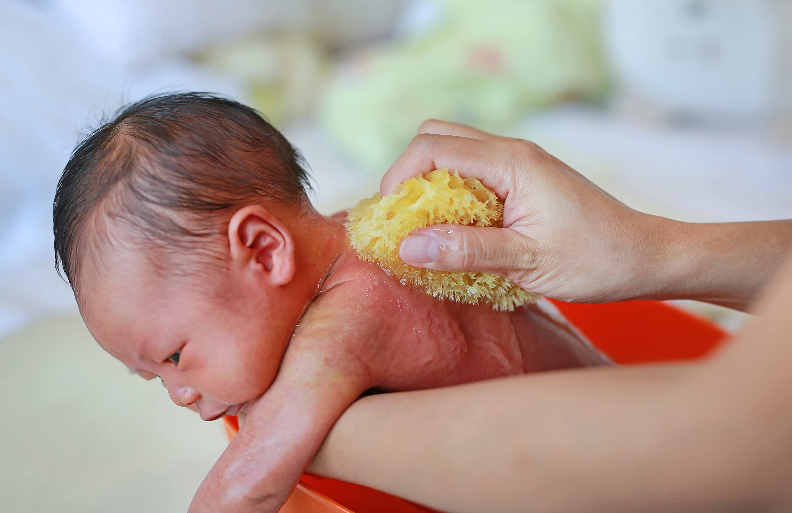 Contented Infant eye-nose-ear cleaning sponge demonstrates precise, gentle cleaning around sensitive areas