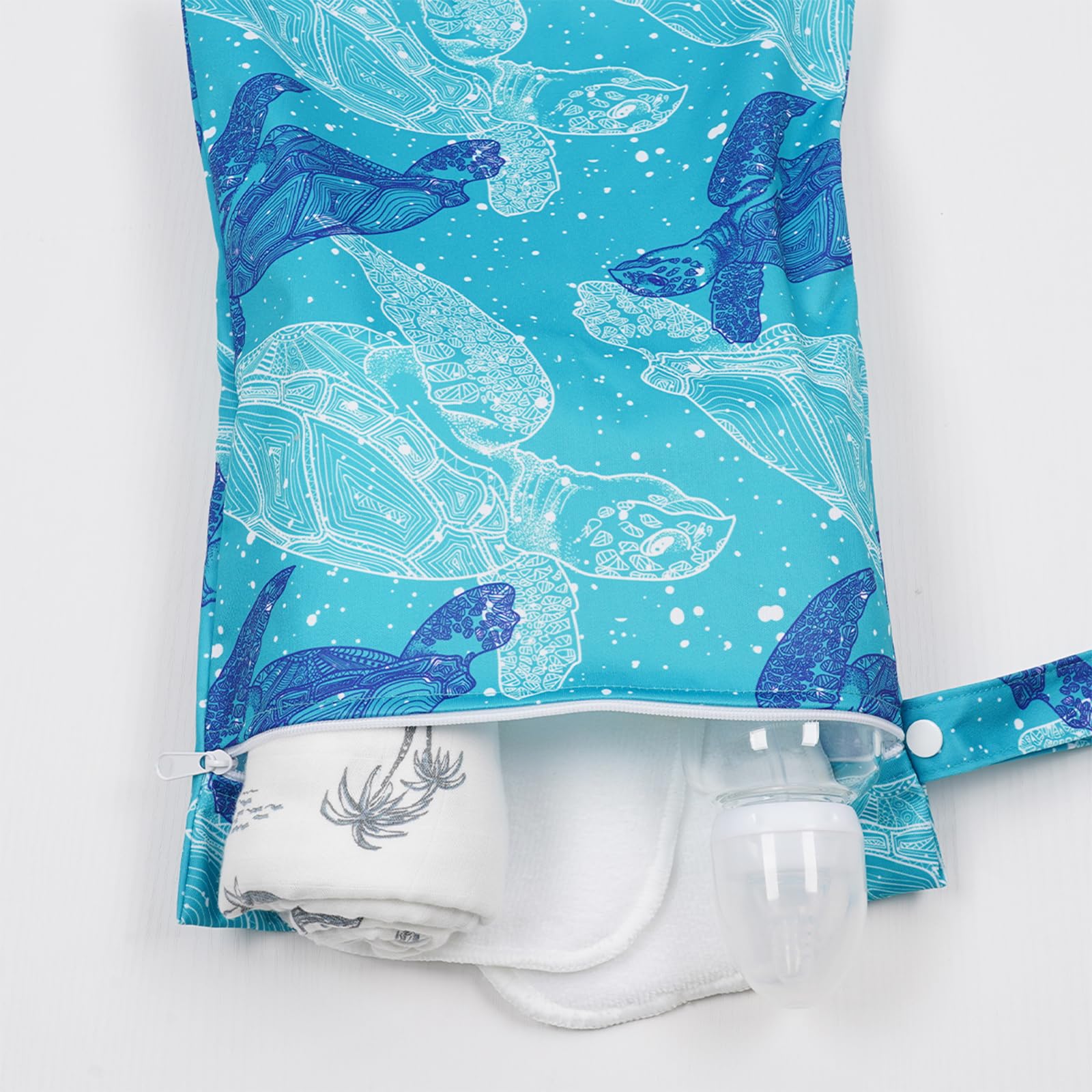 CoolaPeach easy-clean wet bag for quick rinse and air-dry.
