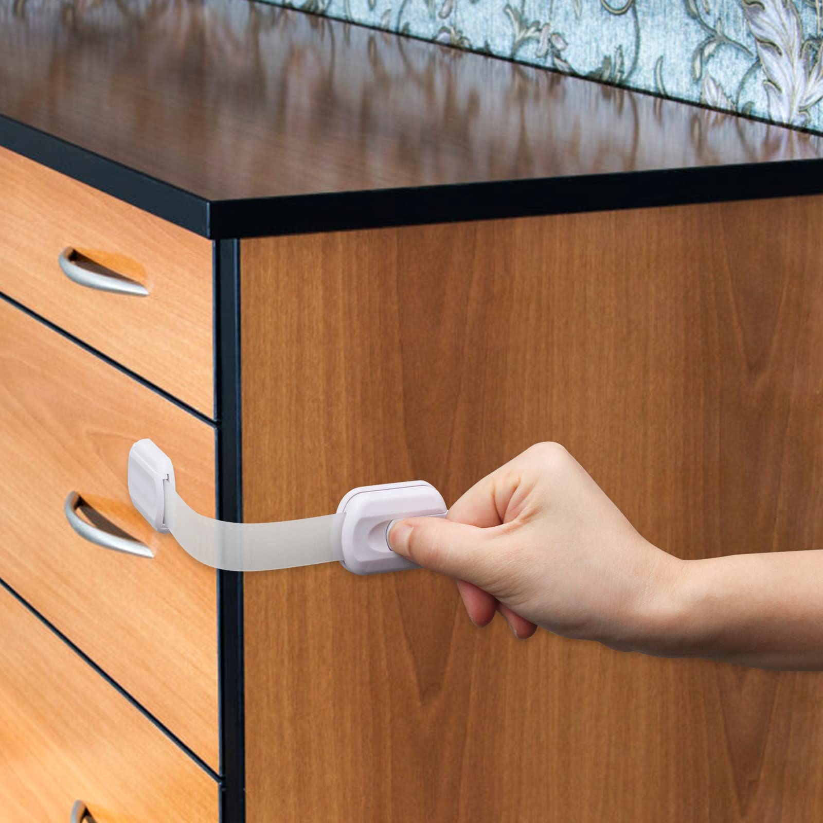 Coolrunner lock measures 18.5 cm by 4.5 cm