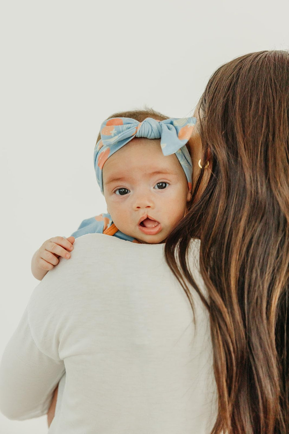 Copper Pearl baby bows gift-packaging: ideal shower gift with stylish versatility.