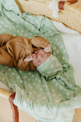 Copper Pearl Bogey can function as a nursing cover for discreet feeding