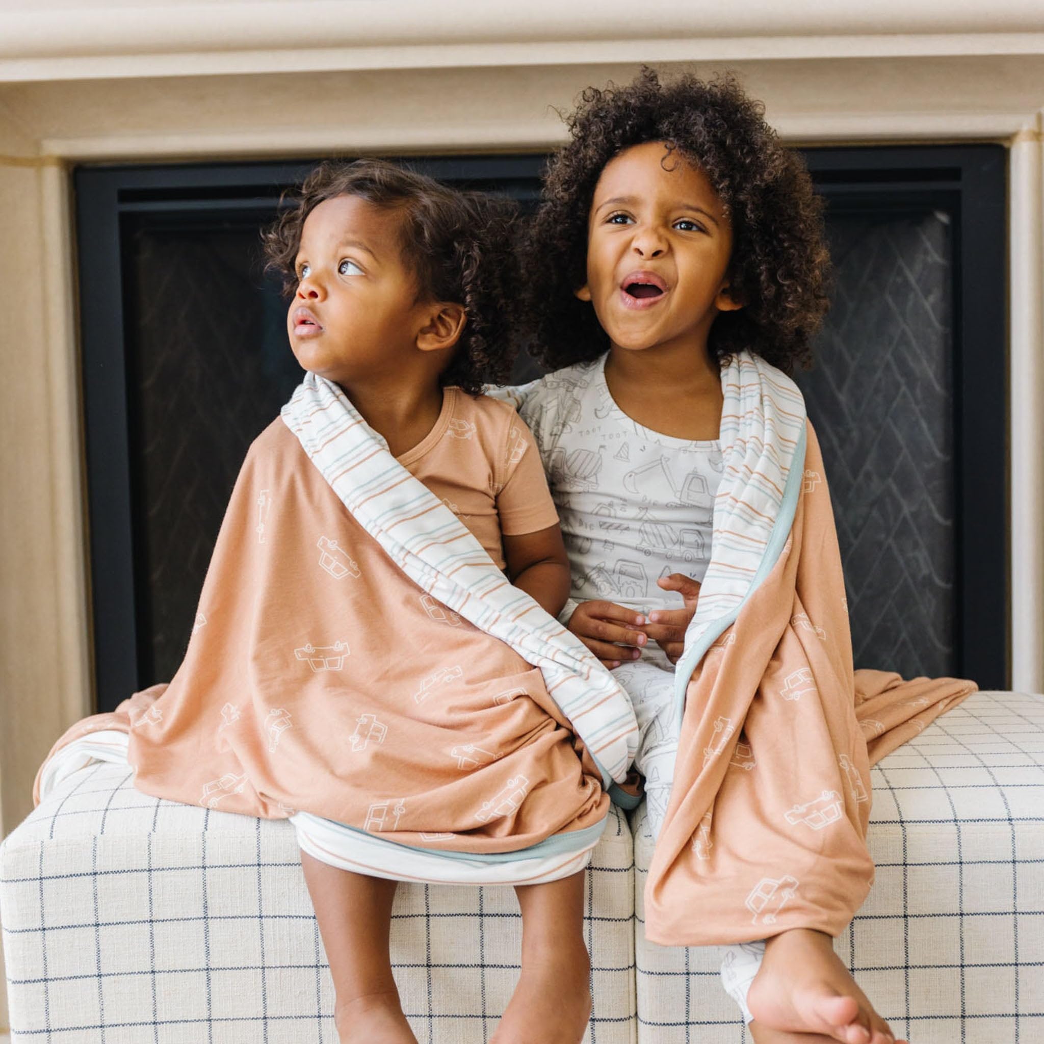 Copper Pearl Jumbo Knit Throw gift-ready packaging makes gifting easy
