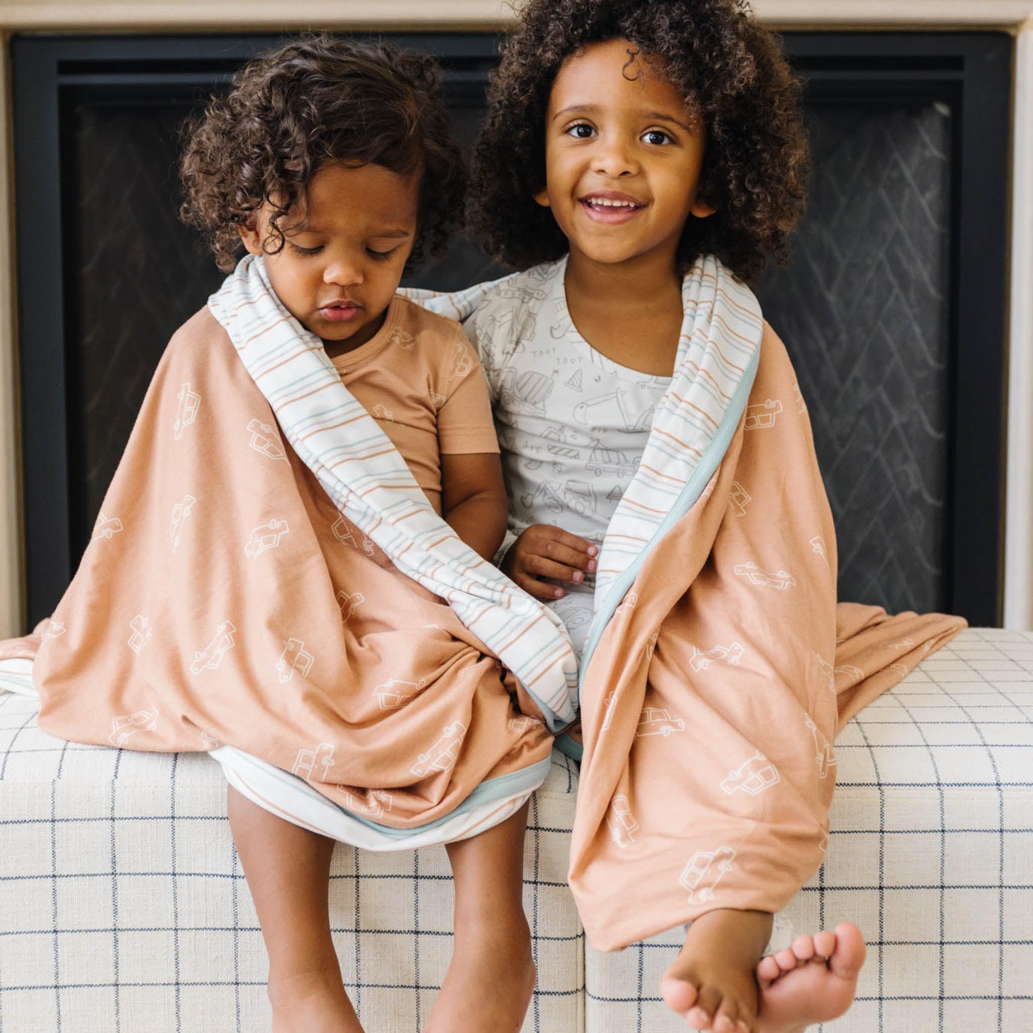 Copper Pearl Jumbo Knit Throw reversible design offers two looks in one