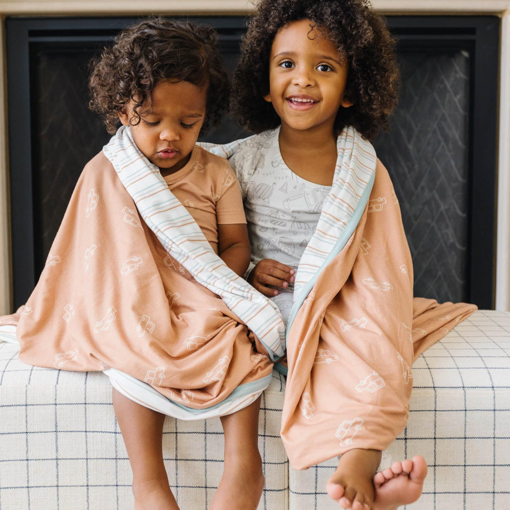 Copper Pearl Jumbo Knit Throw reversible design offers two looks in one