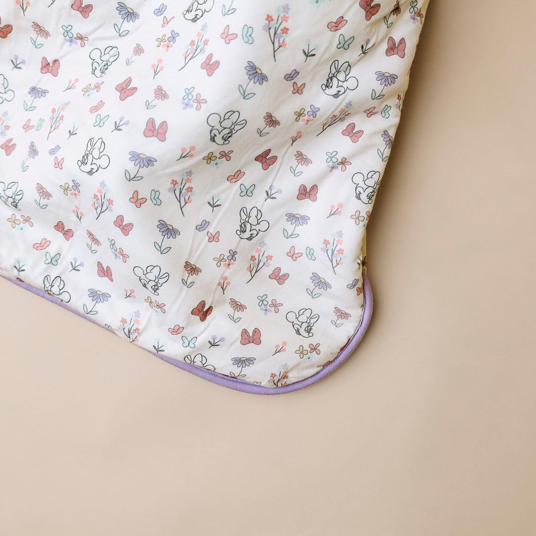 Copper Pearl Minnie Bowquet sleep bag top-to-bottom zipper for quick changes.