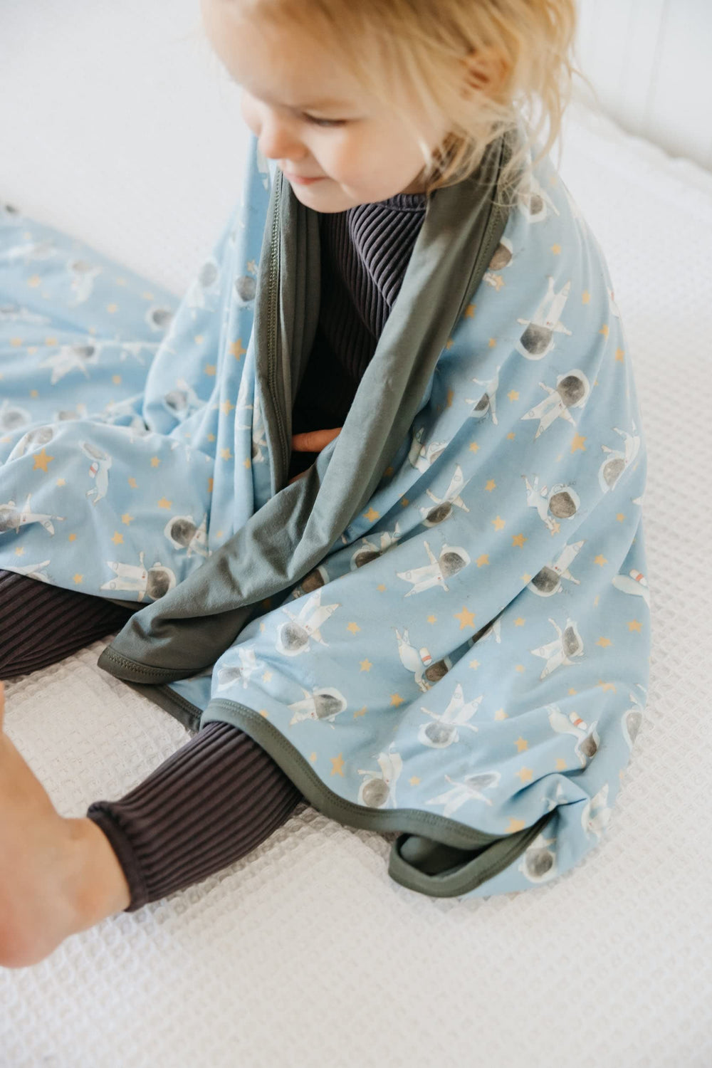 Copper Pearl Neil three-layer blanket coordinating with Copper Pearl prints.