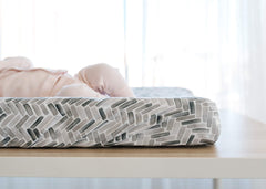 Copper Pearl elastic-edge ensures snug fit around the changing pad.