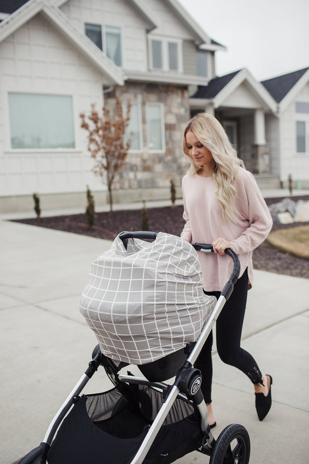 Copper Pearl shopping-cart-cover protects baby during errands while easy to clean.