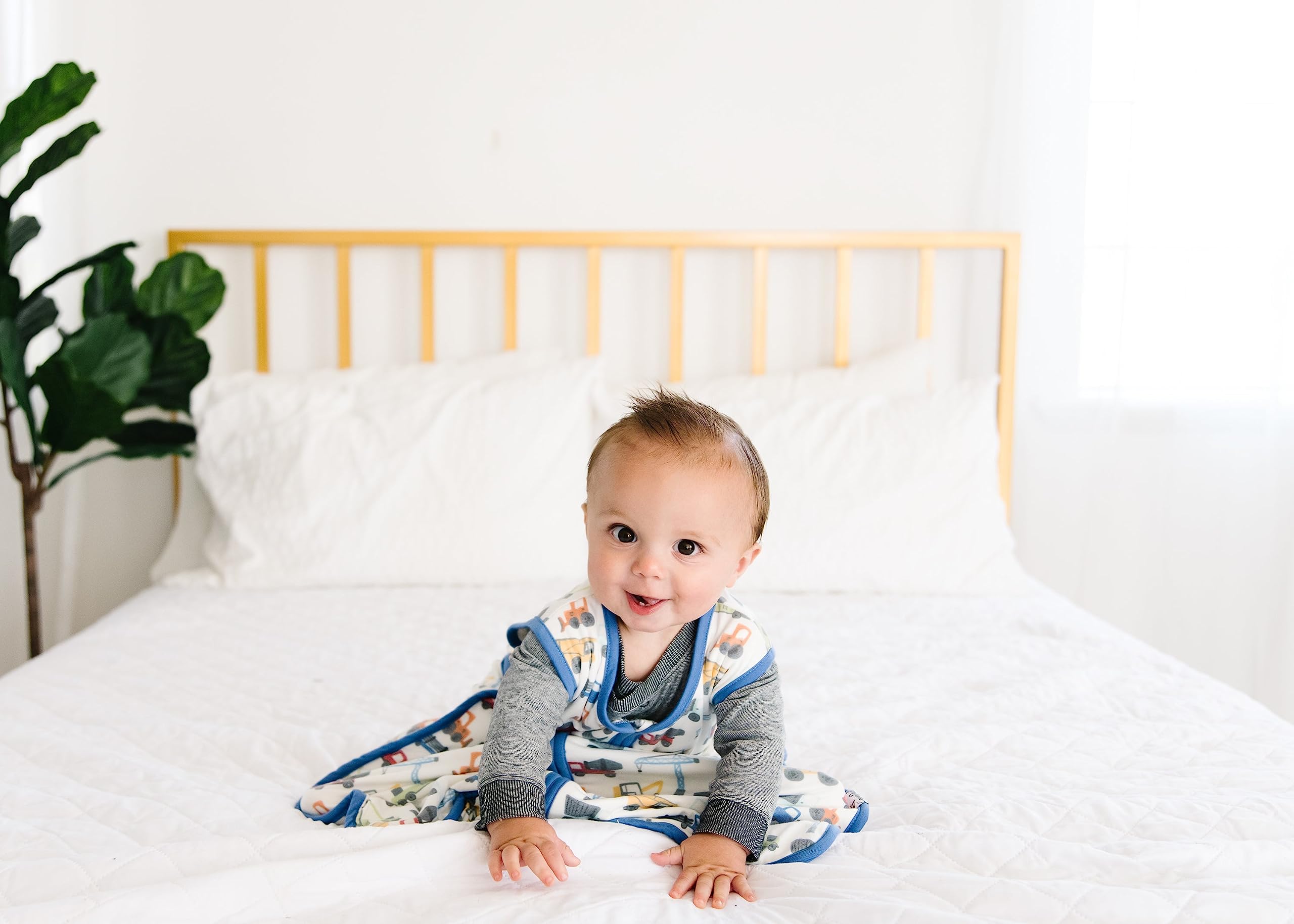 Copper Pearl sleep bag diesel tag-free neck ensures a smooth, comfortable feel against baby's skin.