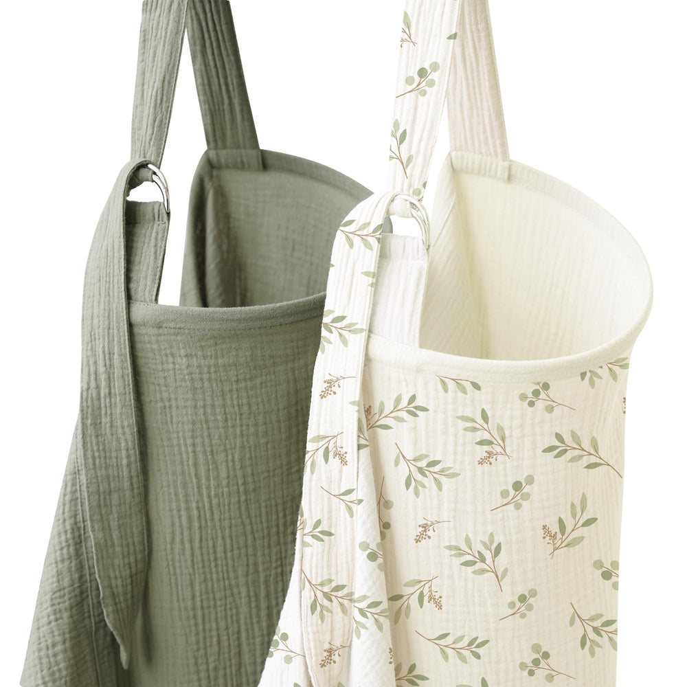 Coreeky muslin nursing cover packaging demonstrates portable privacy.