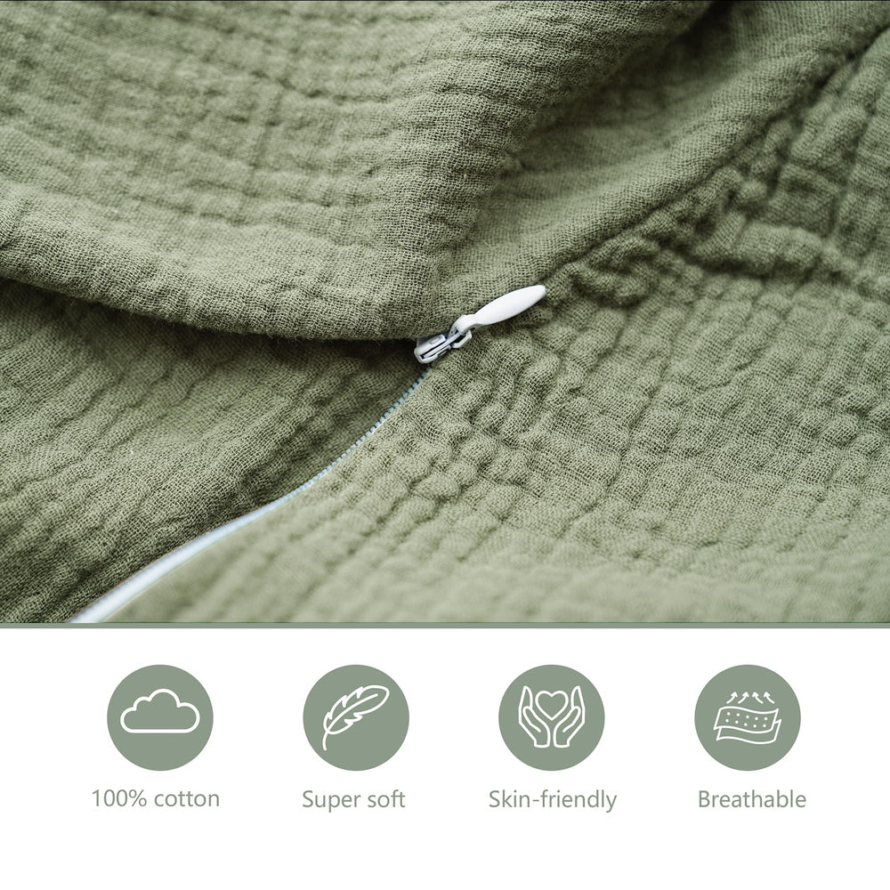 Coreeky machine-washable design keeps the feeding space clean through busy days.