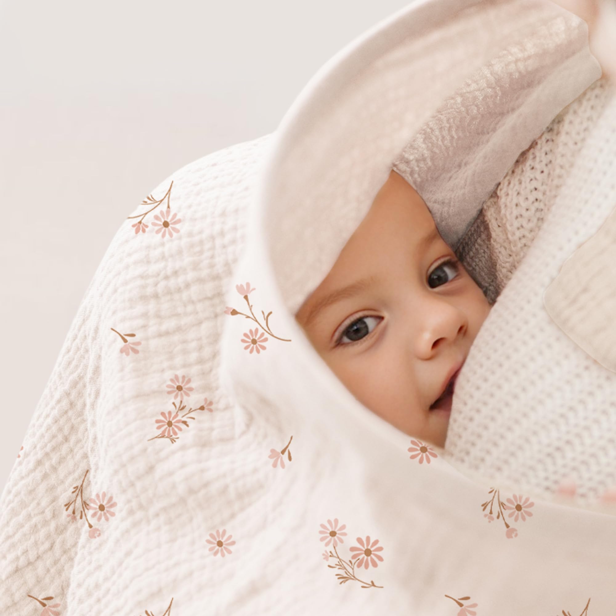 Coreeky nursing cover lightweight muslin ideal for warm days.