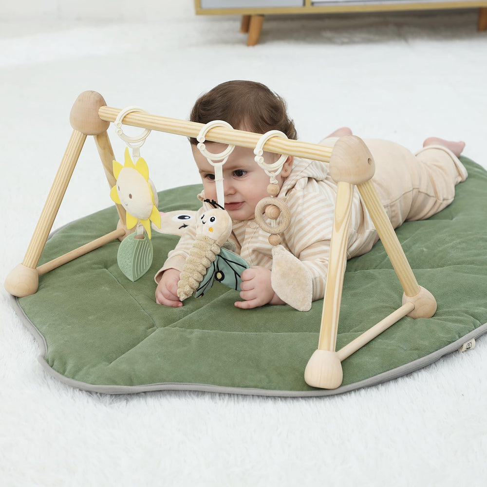COTTONBEBE leaf easy-clean, machine-washable cover for busy parents.