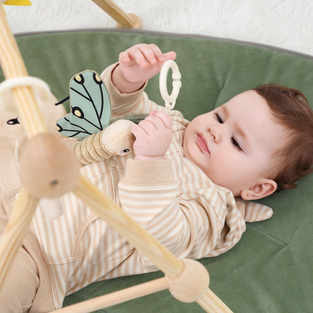 COTTONBEBE leaf tummy time mat use supports early motor exploration.
